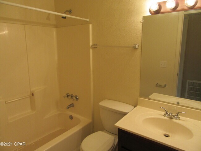 Building Photo - 1104 W 19th Ct