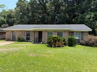 Building Photo - 702 Ynestra Dr