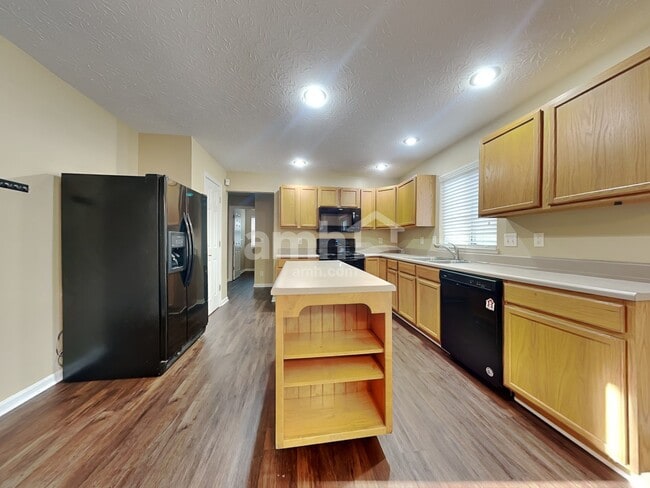 Building Photo - 1889 Bridle Path