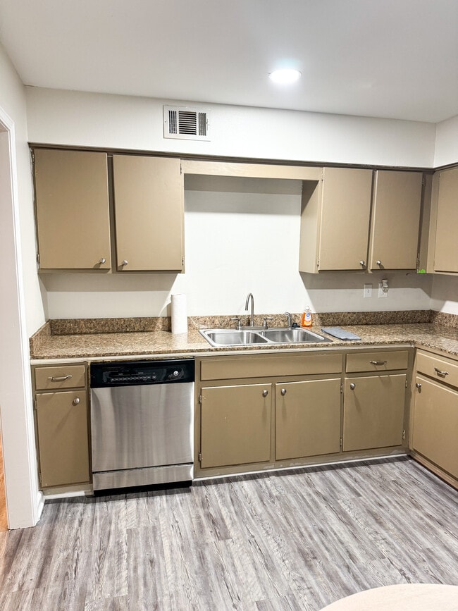 Building Photo - 206 Park Lane