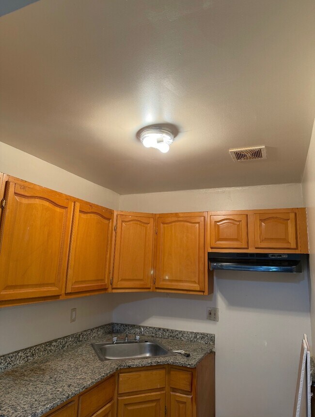 Building Photo - 22-92 Nameoke Ave