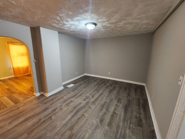 Building Photo - Two Bedroom Single Family Home!