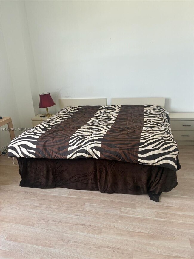 Building Photo - 10185 Collins Ave