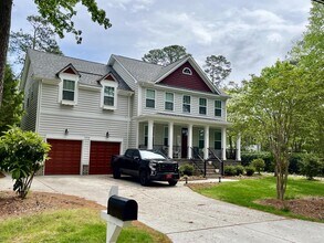 Building Photo - 221 Wilson Dr