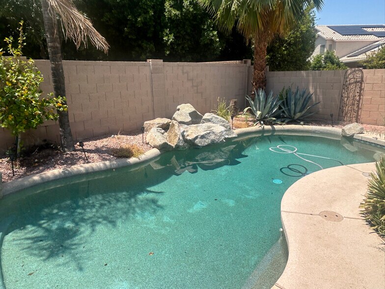 Building Photo - 758 S Lagoon Dr