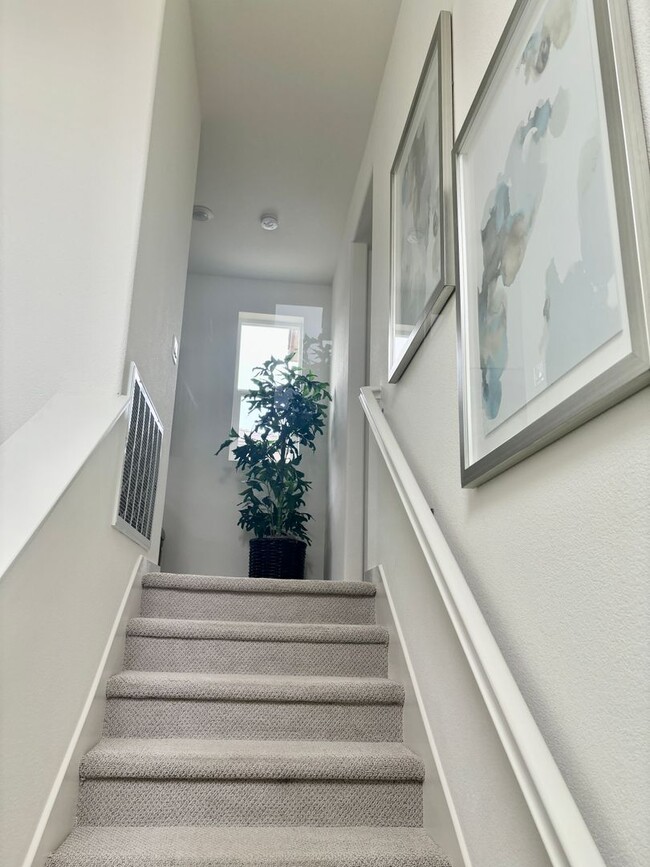 Building Photo - Top Of The Line Model 3/3 + Den Natomas!  ...