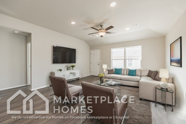 Building Photo - 981 E Starling St