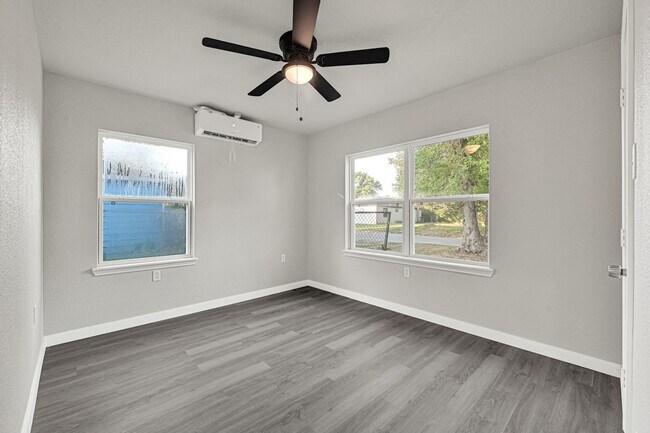 Building Photo - 10609 Murr Way