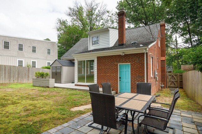 Building Photo - Beautiful 4 Bedroom Home off Of Cutshaw Ave! ***Available Early August 2026***