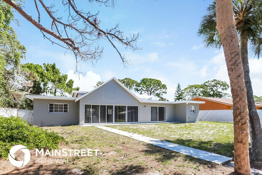 Building Photo - 2124 Almeria Way S