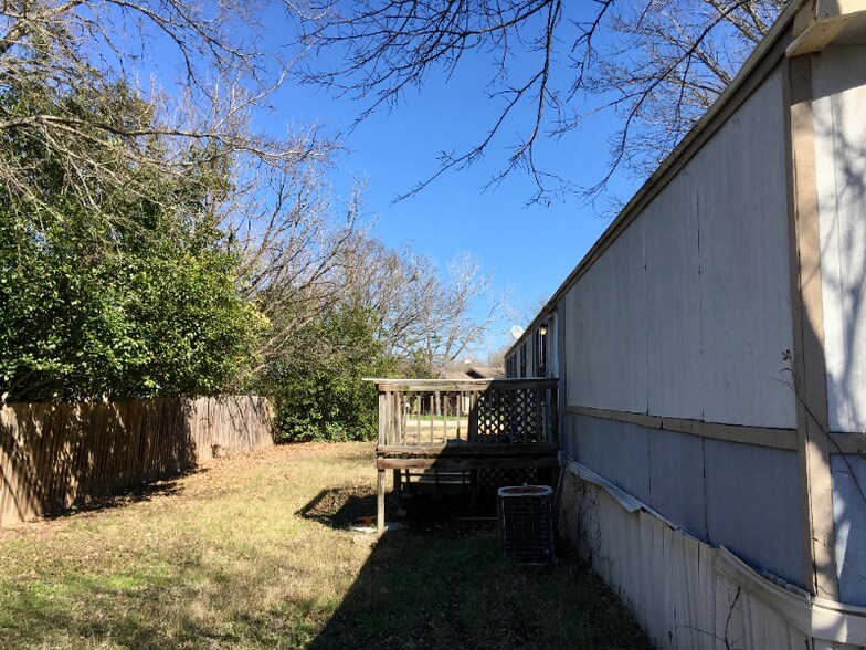 Building Photo - 1330 Southpoint Dr