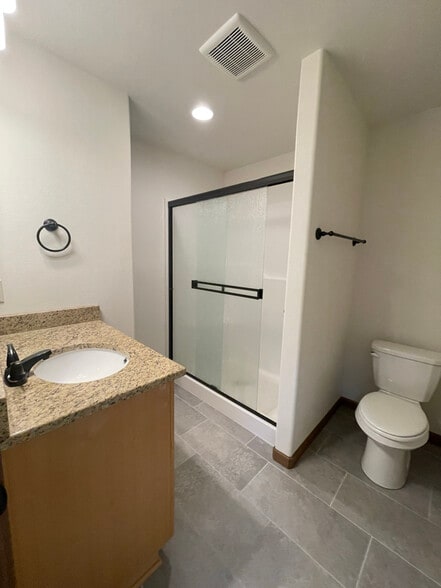 Building Photo - 1009 SW Juniper Gdns Ln