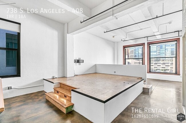 Building Photo - 738 S Los Angeles St