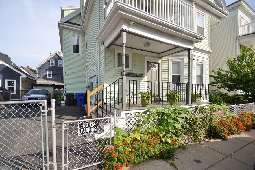 Primary Photo - 42 Corona St