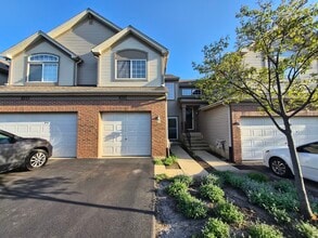 Building Photo - 1015 Woodview Ct