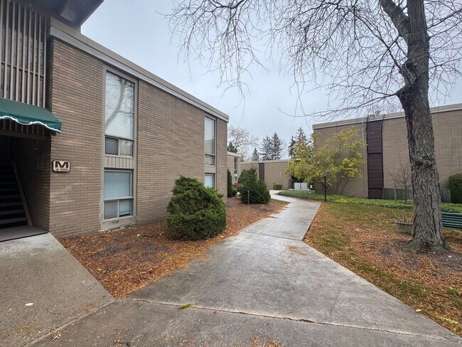 Building Photo - Charming 2-Bedroom Property (Water, Trash and Recycling and Sewer taken care by HOA)