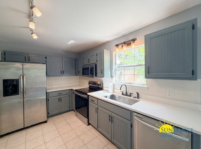 Building Photo - Spacious 4-Bedroom Cul-de-Sac Home Near Eglin AFB & Hurlburt Field!