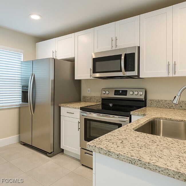 Building Photo - 1631 SW 1st Ave