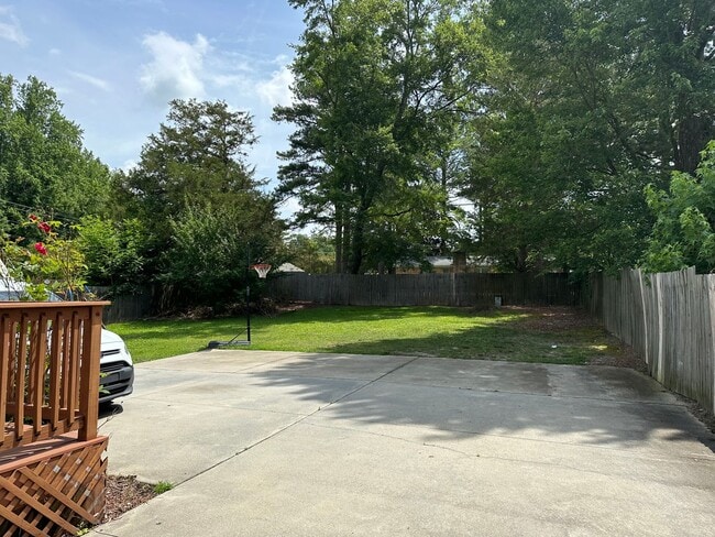 Building Photo - 859 Goldrock Rd