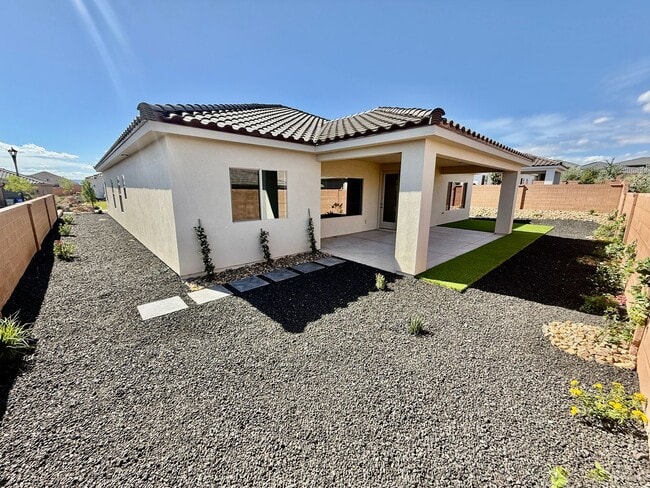 Building Photo - Beautiful Pet-Friendly 4-BR Home in Sunbrook Community