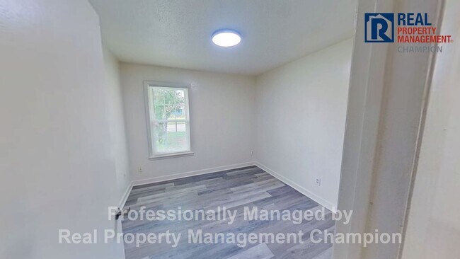 Building Photo - 2909 Spaulding Dr