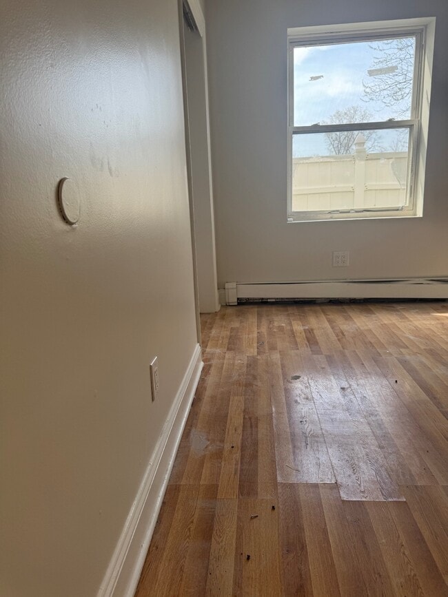 Building Photo - 557 Beach 47th St