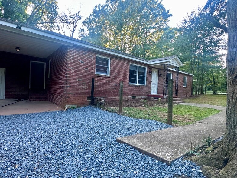 Building Photo - 2433 Eargle Rd