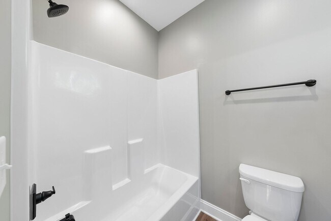 Building Photo - Charming Modern Farmhouse with 3 Bedrooms ...