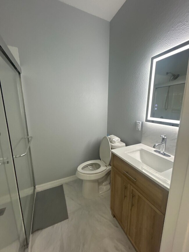 Building Photo - 901 Vicenza St