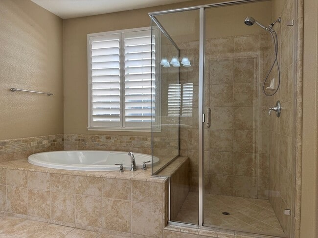 Building Photo - Beautiful 3 bedroom in Whitney Ranch