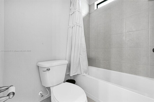 Building Photo - 8855 Watercrest Cir W