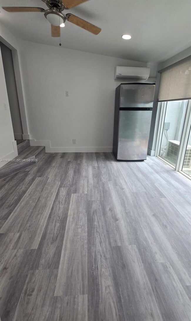 Building Photo - 265 W 53rd Terrace