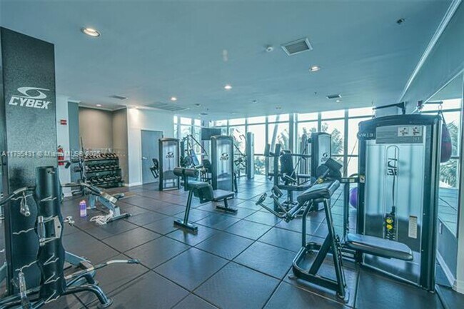 Building Photo - 1155 Brickell Bay Dr