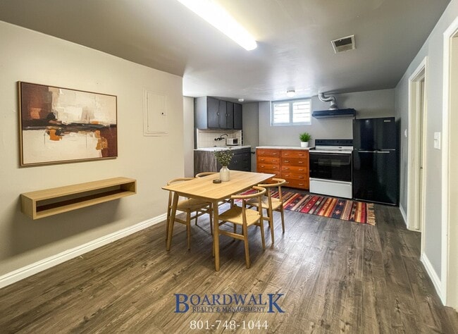 Building Photo - 1748 S Main St