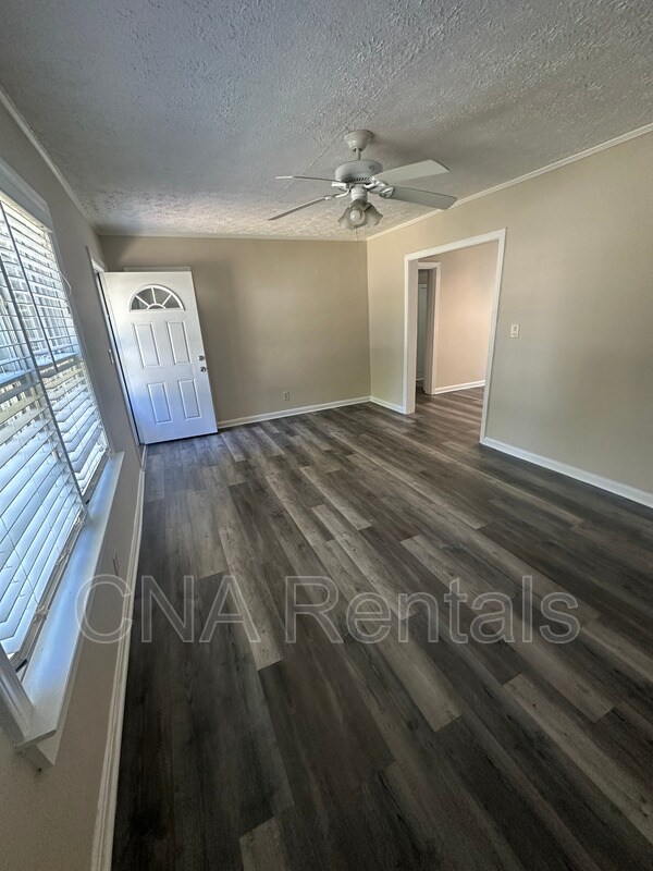Building Photo - 1936 Clearwater Dr SE