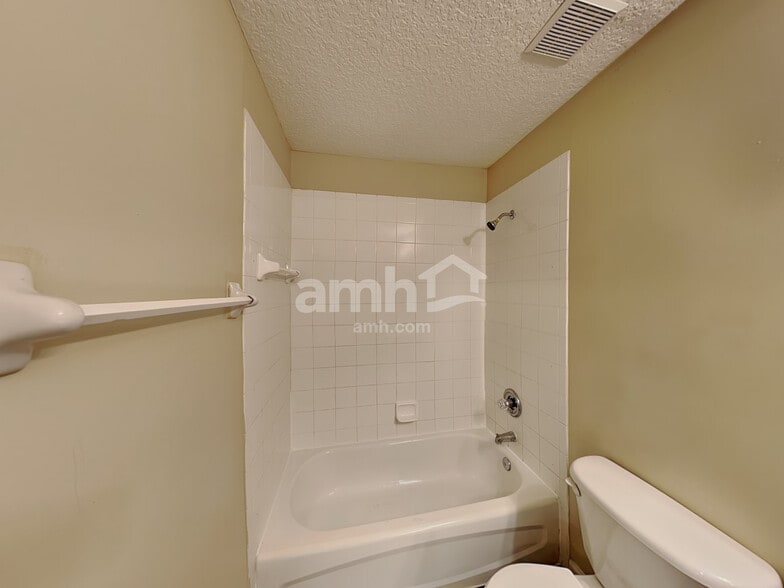 Building Photo - 2559 Coachman Lakes Dr