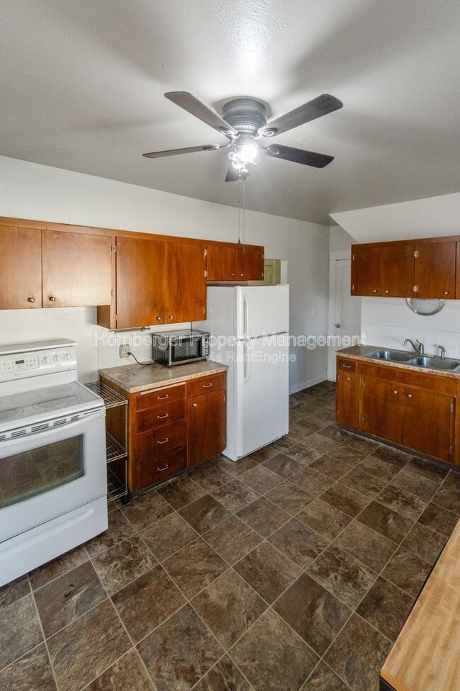 Building Photo - 707 E Providence Ave