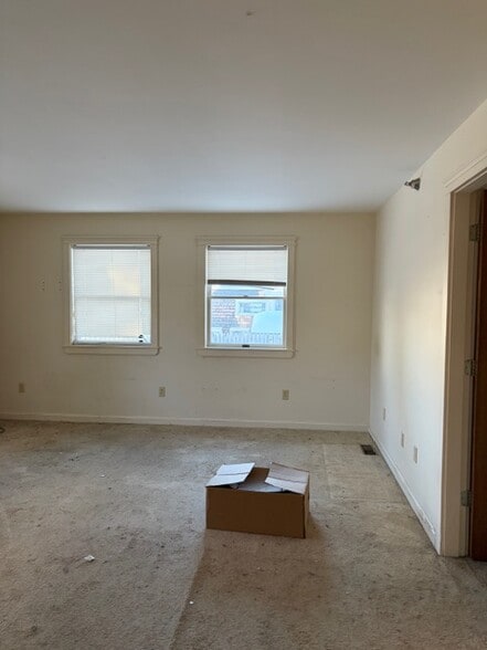 Building Photo - 7 Market Ln