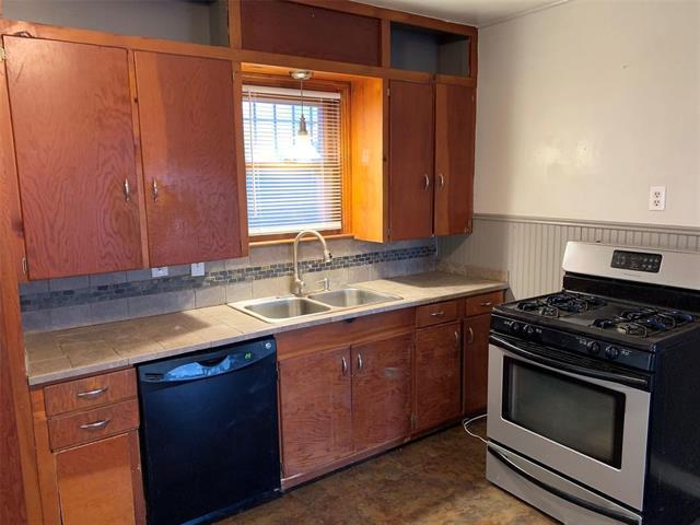 Building Photo - 107 S Cherry St