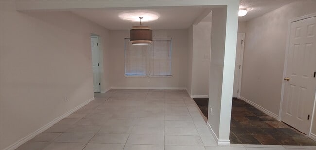 Building Photo - 1930 Pepperwood Ln