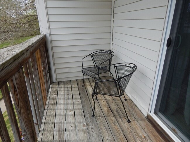 Building Photo - Spacious 2 Bedroom and 2 Full Bath Condominium