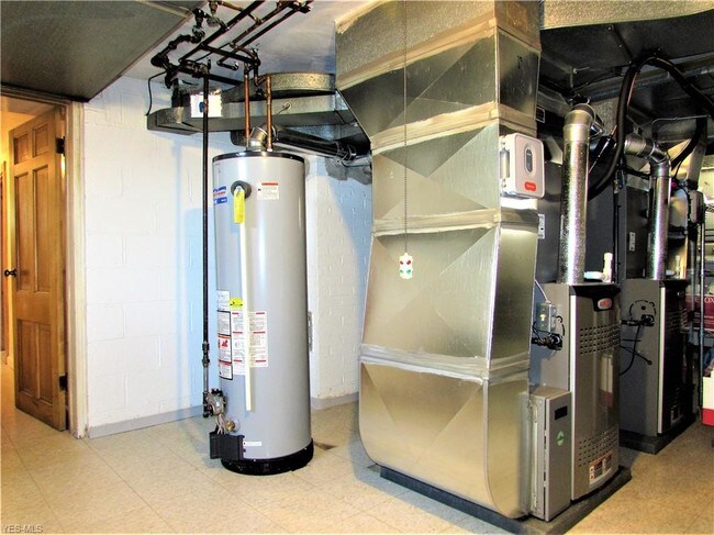 Building Photo - 11509 Lake Ave