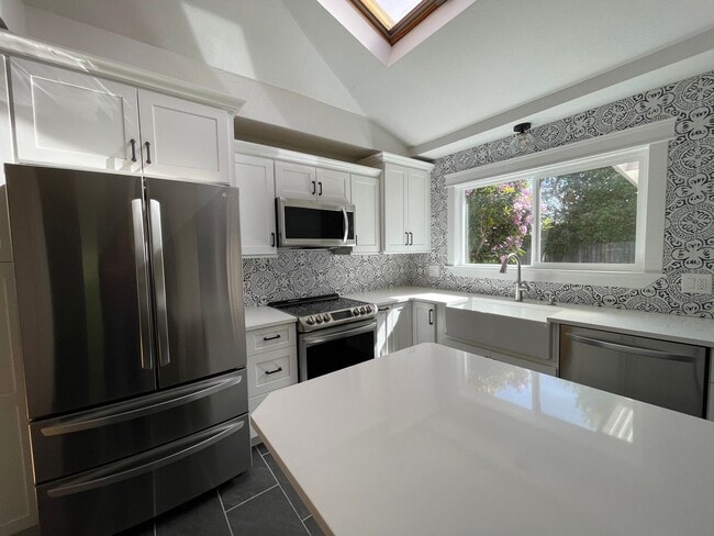 Building Photo - Updated 3 bedroom, 2 bath home