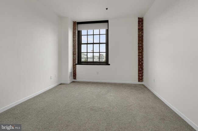 Building Photo - 303 Vine St
