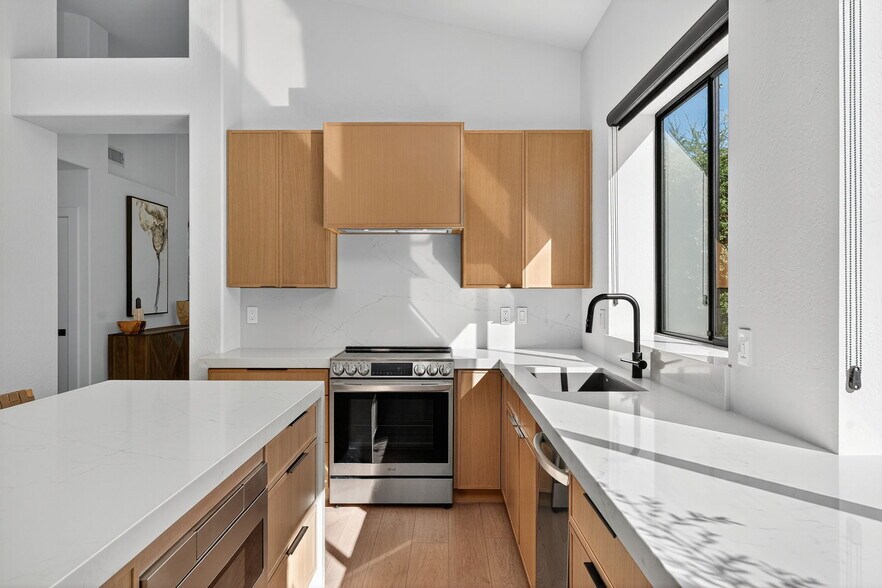 Building Photo - 7449 E Whistling Wind Way