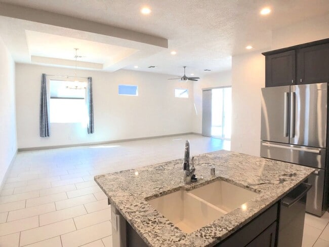 Building Photo - Gorgeous Los Lunas 3 Bedroom! Open layout! Tons of space. Built in 2021