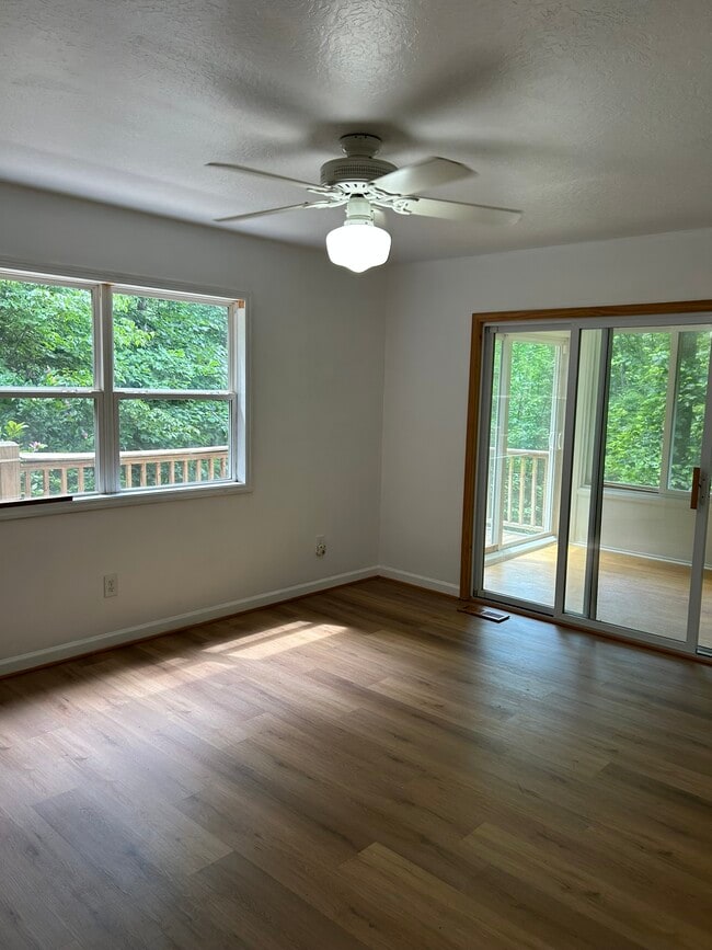 Building Photo - 466 Old Camptown Dr