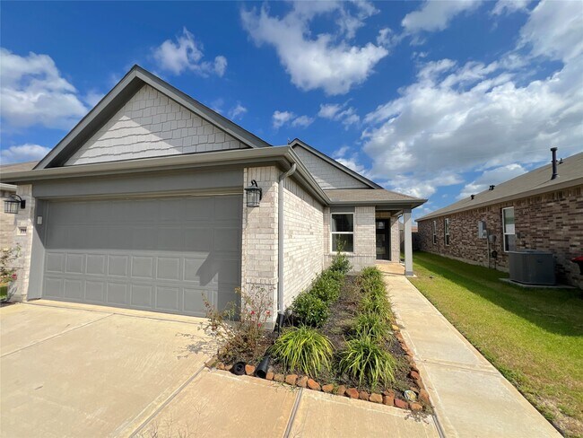 Building Photo - 7111 Escondido Dr