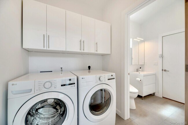 Building Photo - 420 Old Farm Rd