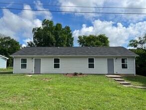 Building Photo - Cedar Grove B